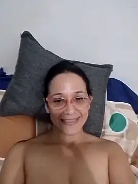 nicolle_milf1978 webcam