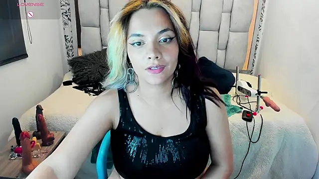 Kiara_Cruz__ webcam