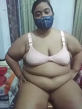 momo_loves webcam