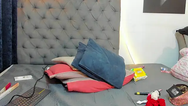 nahiroby_ebony webcam