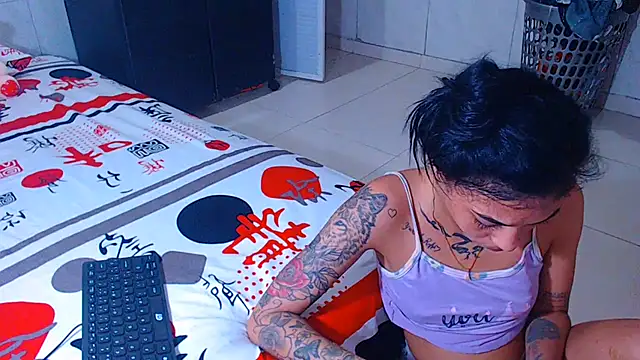 Triogirlhorny_ webcam