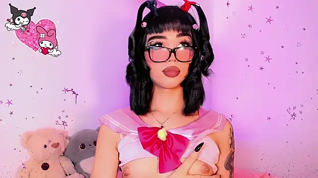 Miss-Saraii webcam