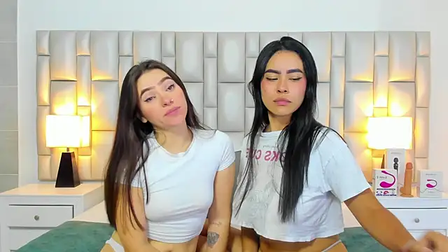 paola_katy_dicks webcam