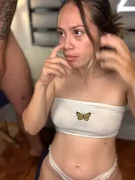 valery_and_Dani_ webcam