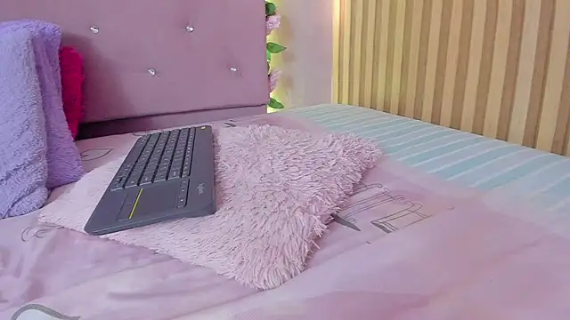 lovely__kiss__ webcam