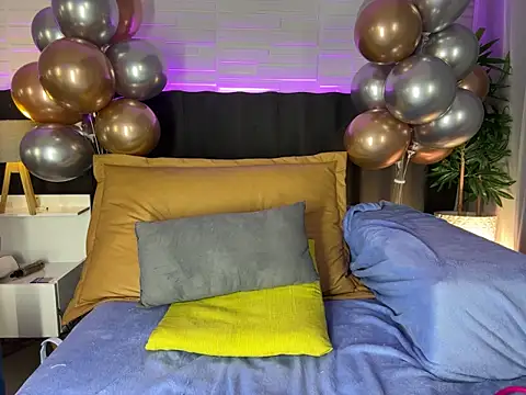 LunahMiller webcam