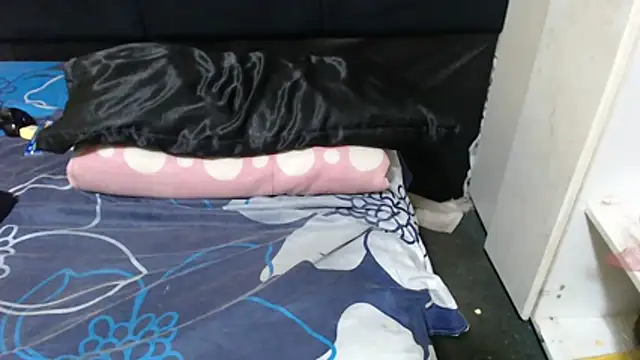 SweetHotBabby18 webcam