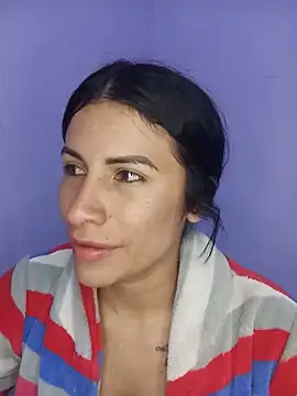 laurahotdirty webcam