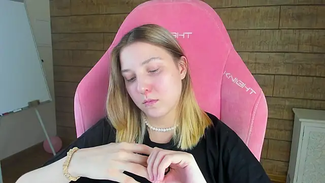 TinnaBurton webcam