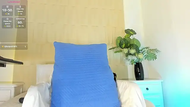 mia_pineda webcam
