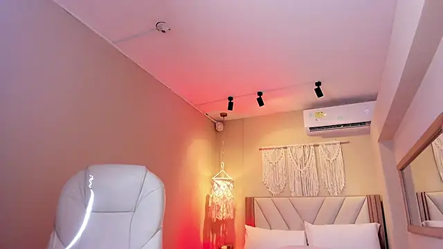 NahimiThompson webcam