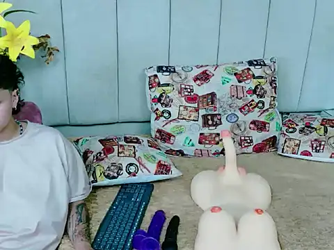 NikiEvanz webcam
