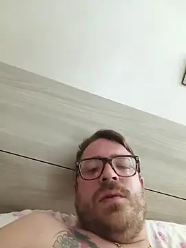 Aleee69 webcam