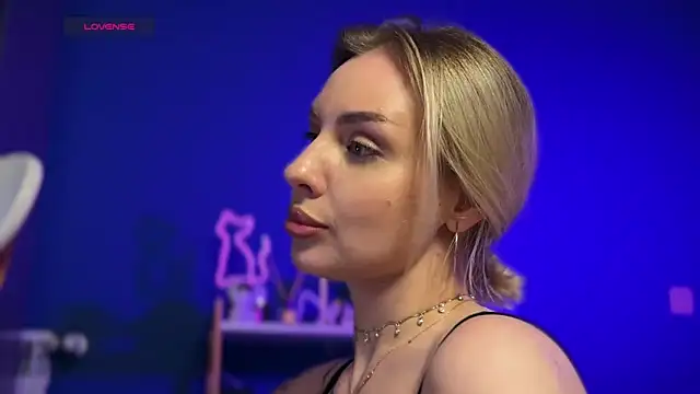 mari_grey webcam