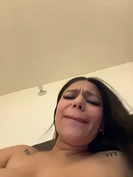 Alyshanon18 live sex cam