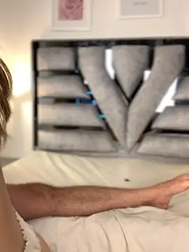 valery_and_Dani_ webcam