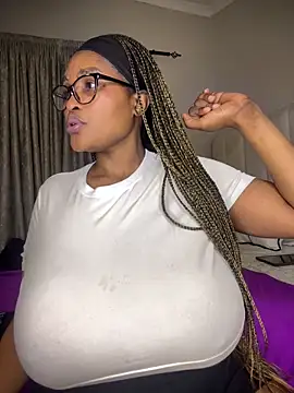 Bustygoddess32 webcam