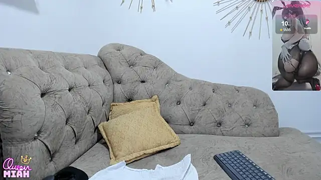 Miah_BigBoobs webcam