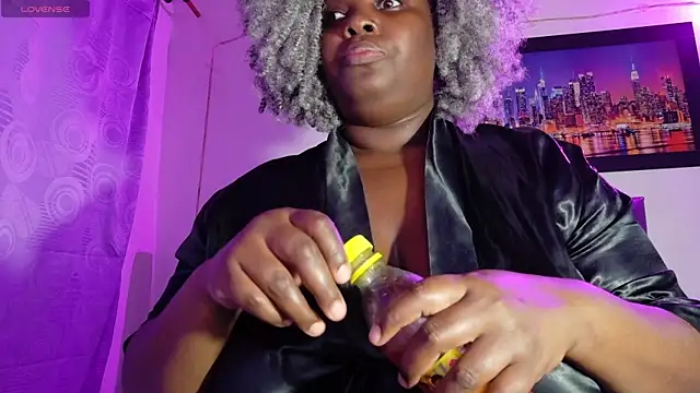 ebony_NeighborMoans webcam