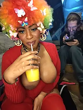 AmazonianMistress webcam