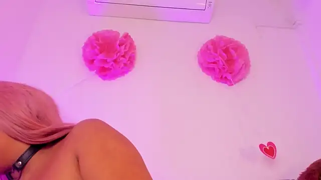 NaomiVelour webcam