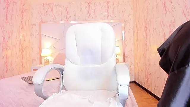 Emily_Whinfre webcam