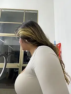 Antonella_Julieta webcam