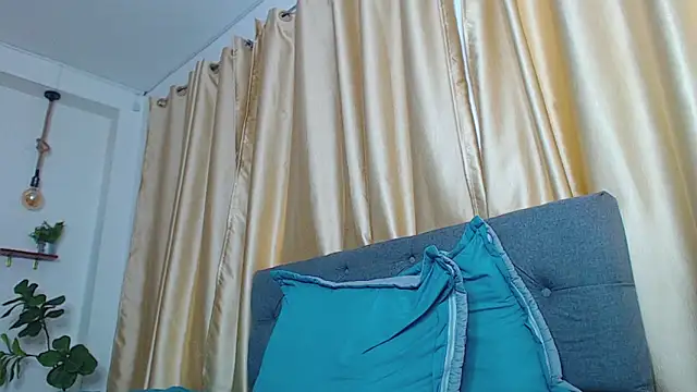 Emma_hassani webcam