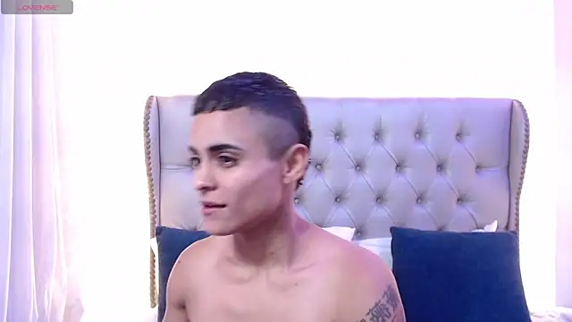Liiamthompson webcam