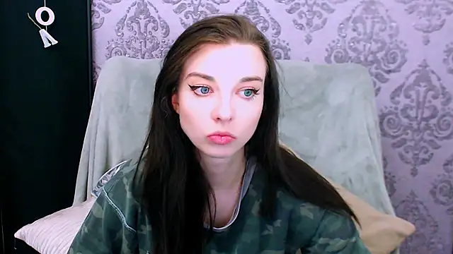 DominantLuna webcam