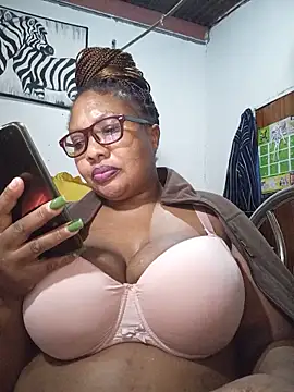 YELLOW_BONE webcam