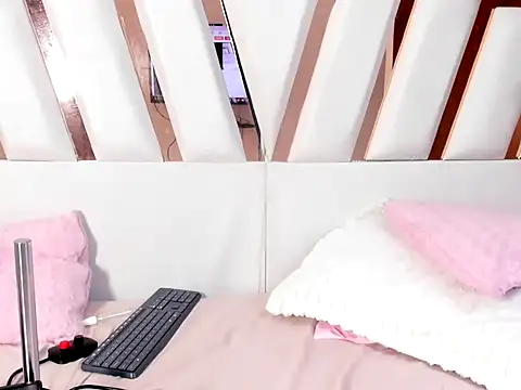 MiaKleinX webcam