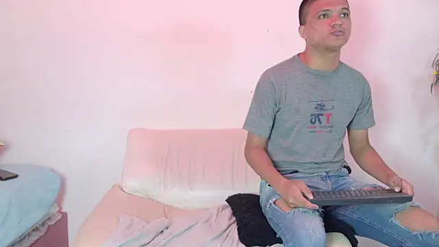 aly_n_sebas webcam