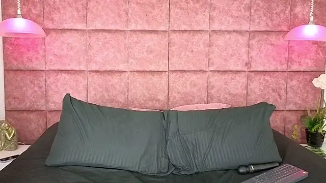 Taly_Fox webcam