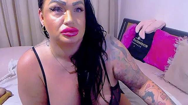 BustyVicky webcam