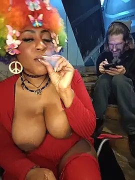 AmazonianMistress webcam