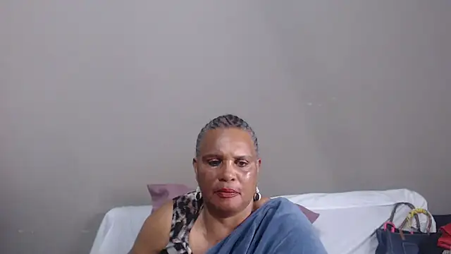 GrandBustyMelon webcam
