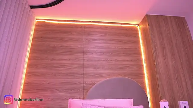 danna_berlin_ - Danna_berlin_'s free webcam - UK Sex Cams