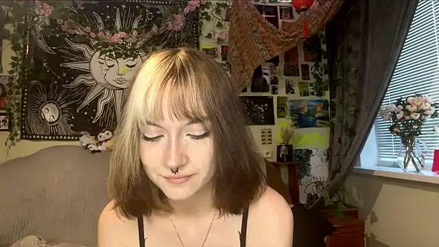 YourFavoriteAltgirl webcam