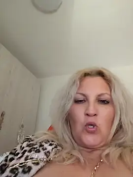 Divineblond webcam