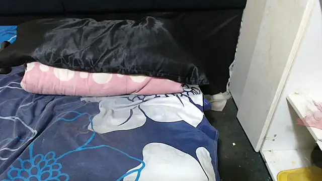 SweetHotBabby18 webcam