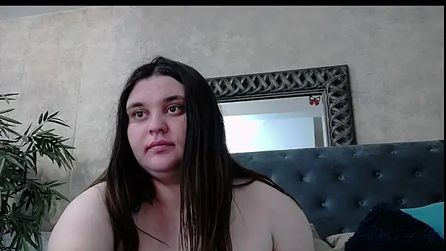 SaraElise webcam