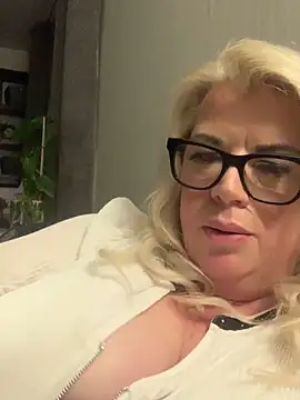 curvy-Ruby-Uk webcam