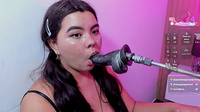 klhoe_boobs webcam