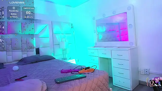 katha_Crawford webcam