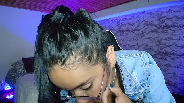 Camila_IRoose webcam