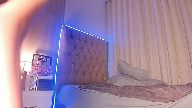 Maddyluxe webcam