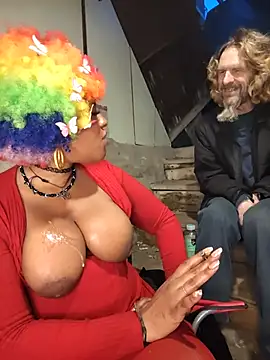 AmazonianMistress webcam