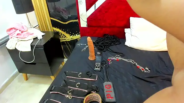 Scarlett_Hard_As webcam