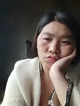 quynhkoolbae webcam